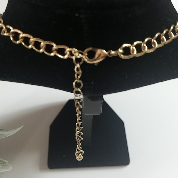 Fashion Necklace, yellowish green stones with gold chain - Picture 3 of 3